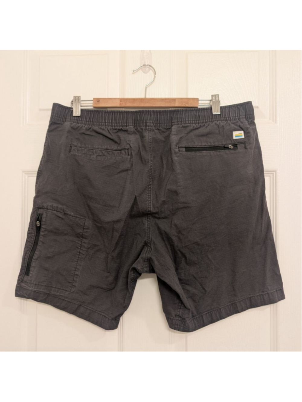 Men's Vuori Athletic Shorts XL Charcoal *FLAWED*